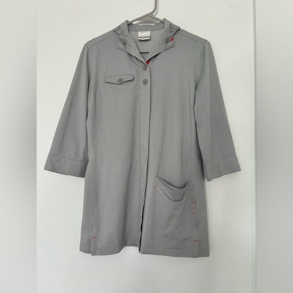 Nike dry fit light grey women’s golf shirt size medium